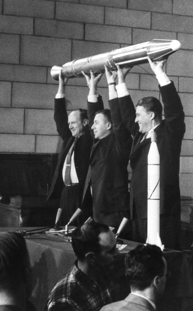 https://cdn.idntimes.com/content-images/post/20170417/iconic-space-photos-v-nasa1-df302d2f6953a2e4bc94e6bfde331273.jpg