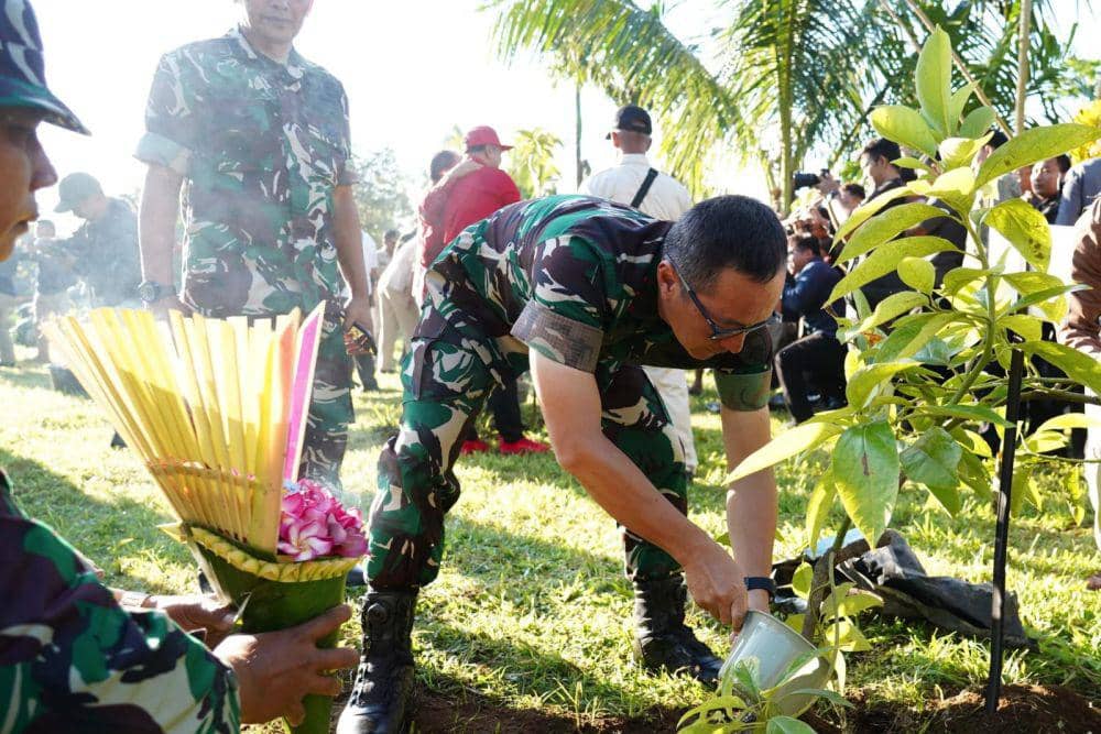 Penanaman pohon dalam rangka Hari Bakti ke-68 Kodam IX/Udayana (Dok.IDN Times/istimewa)
