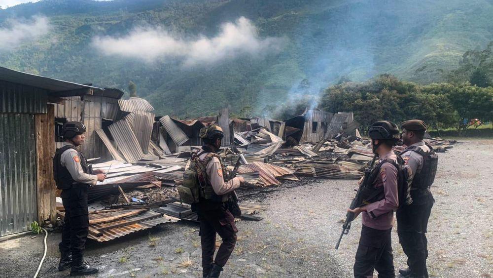 Belasan Bangunan di Puncak Jaya Hangus Terbakar