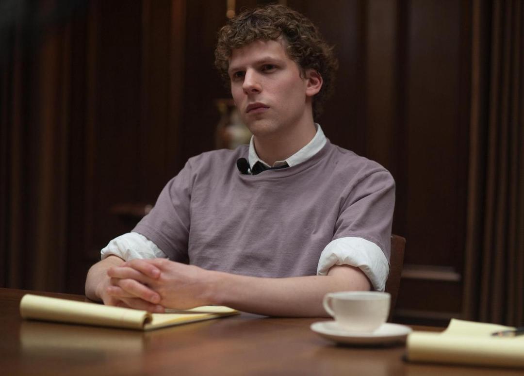 https://cdn.idntimes.com/content-images/post/20180208/jesse-eisenberg-in-social-network-2010-large-picture-5eb07d2f0e90149a4f625291b7f9e586.jpg