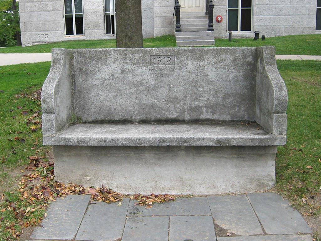 https://cdn.idntimes.com/content-images/post/20170916/kissing-bench-syracuse-places-to-kiss-543622f8687dd949753c5afe1d5028f7.jpg