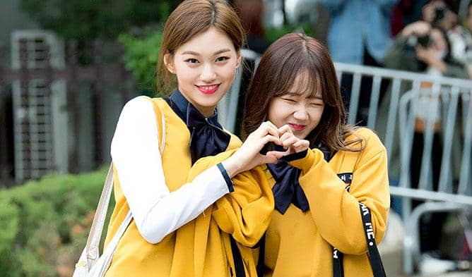 https://cdn.idntimes.com/content-images/post/20180313/kpop-couple-dodaeng-yoojung-doyeon-7454477784467a37a8ad39c06d64dd47.jpg