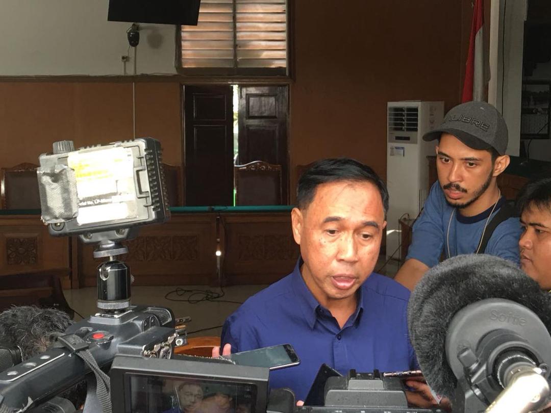 https://cdn.idntimes.com/content-images/post/20180518/kuasa-hukum-aman-abdurrahman-1-0bba86d7d2049250069c8905fc150857.jpeg