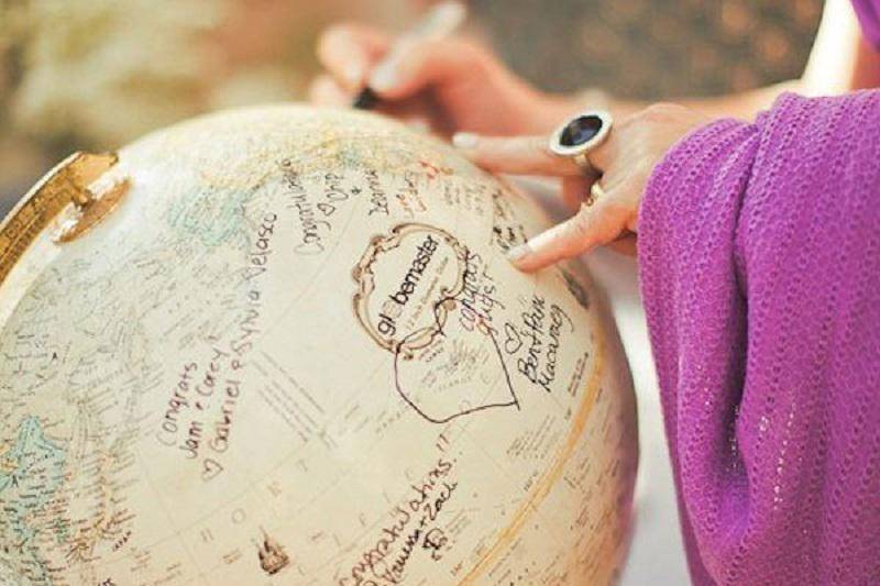 https://cdn.idntimes.com/content-images/post/20170622/memorial-service-guest-book-ideas-globe-51f8b8b65ac7a8e6cfb1f6bc822396cc.jpg