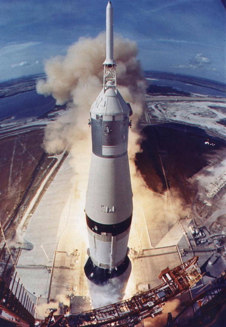 https://cdn.idntimes.com/content-images/post/20170417/moonlanding-002-gettyimages-72503768-58bad1be5f36e9710b07178a5ca2a279.jpg