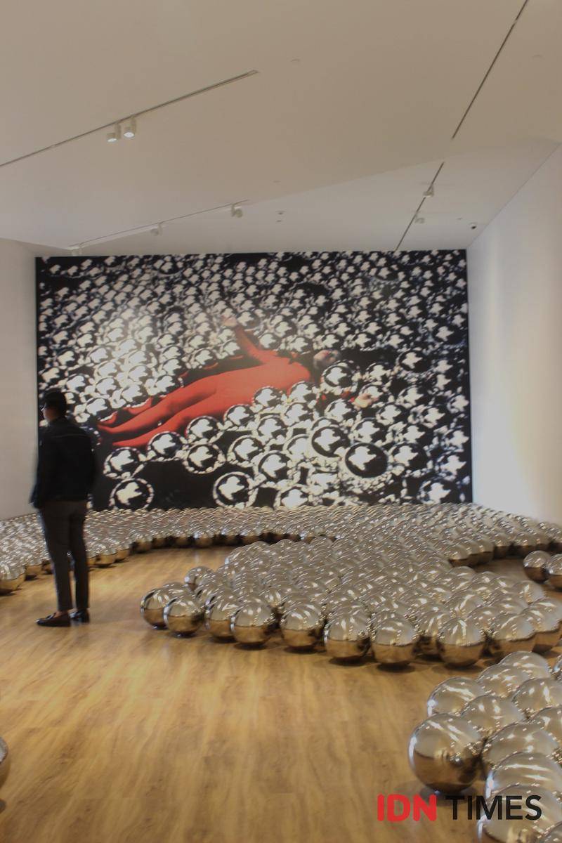 https://cdn.idntimes.com/content-images/post/20180508/museum-macan-yayoi-kusama-13-ae26bff065649bc0a1451f3be6b96414.jpg
