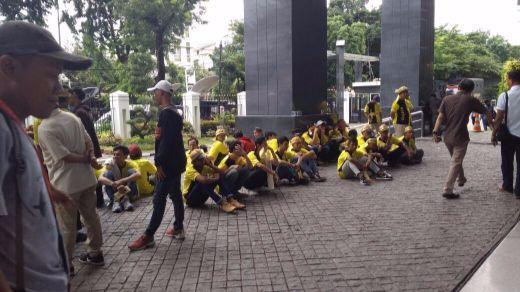 https://cdn.idntimes.com/content-images/post/20171213/pendukung-setya-novanto-3fb96212cd69442705edf1c6e86e8fdc.jpg