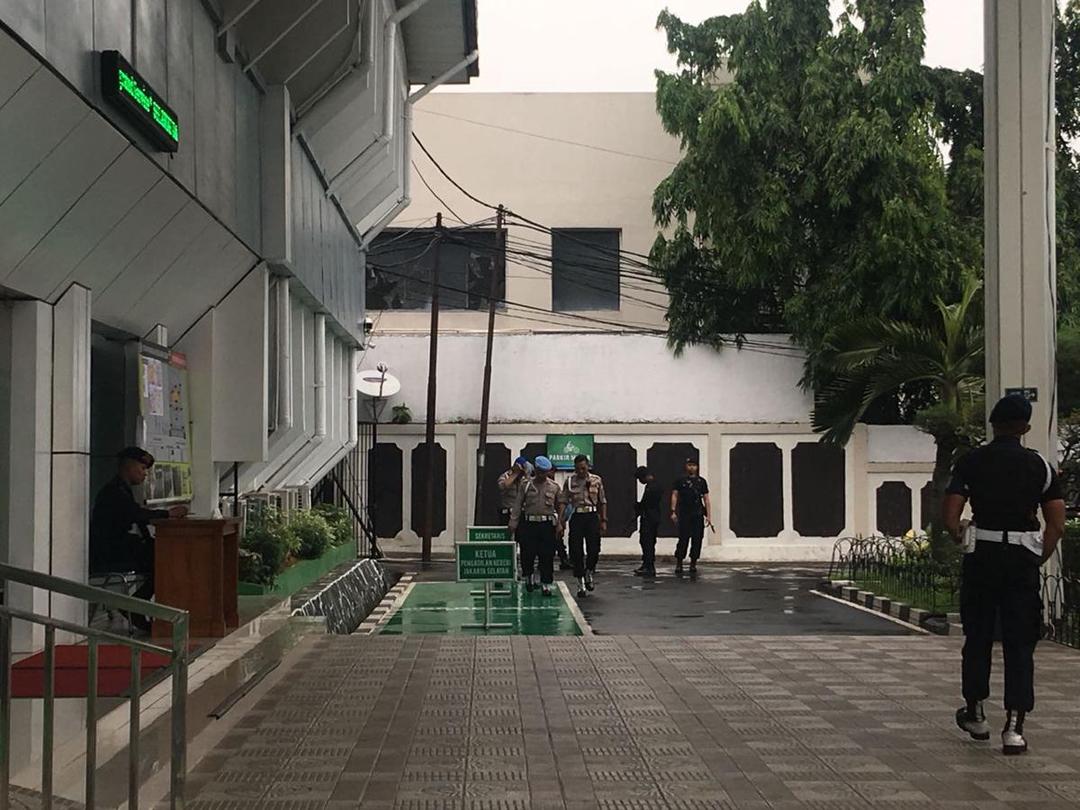 https://cdn.idntimes.com/content-images/post/20180525/pengamanan-ruang-sidang-2-e5dcf7e1b7c1cdb022d8b0eddd4f527a.jpeg