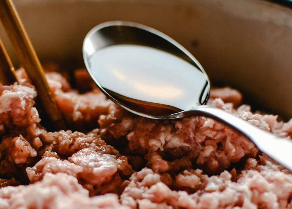 ilustrasi membuat greek meatballs (pexels.com/Eva Bronzini)