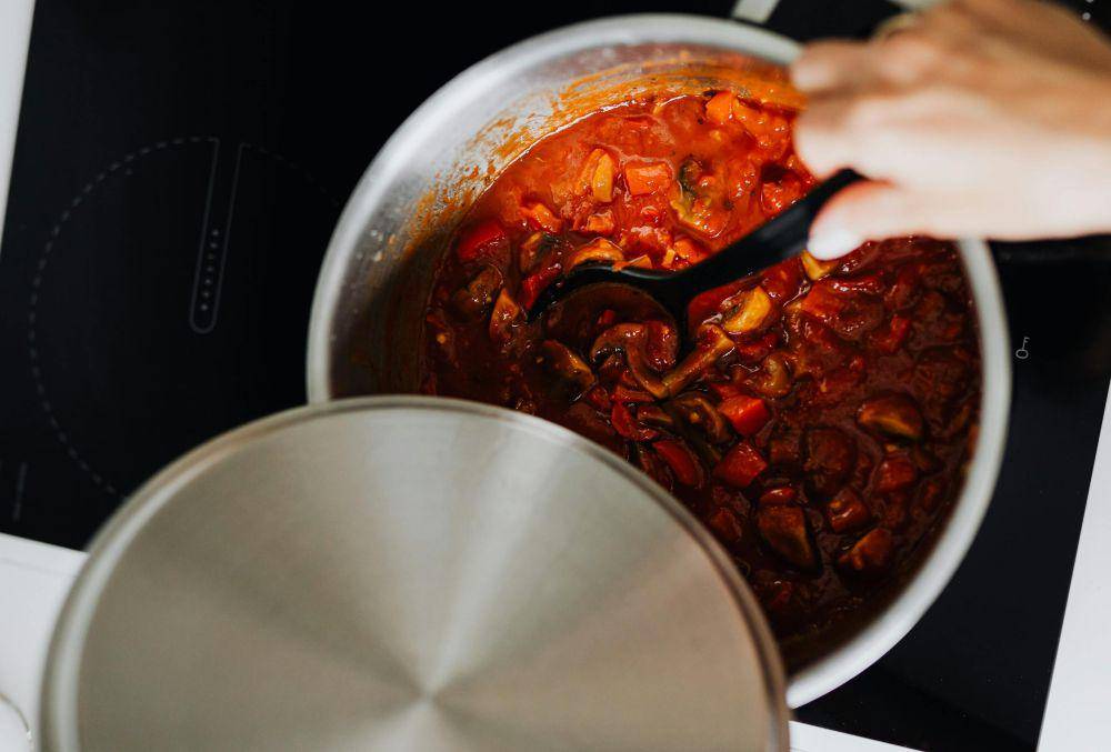 ilustrasi memasak gulai (pexels.com/Kaboompics.com)