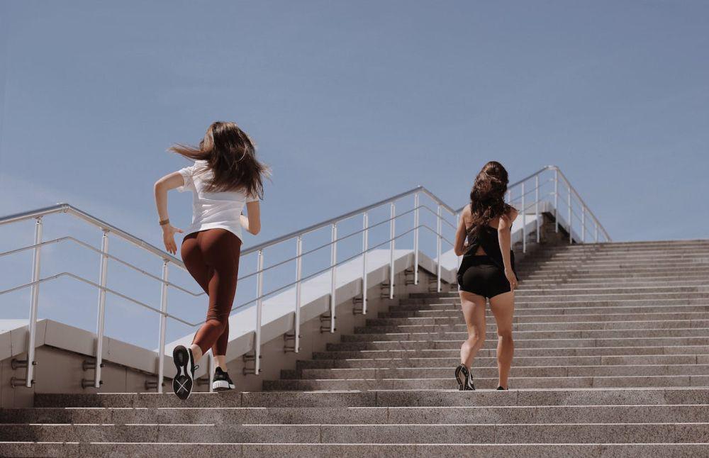ilustrasi jogging (pexels.com/Maksim Goncharenok)