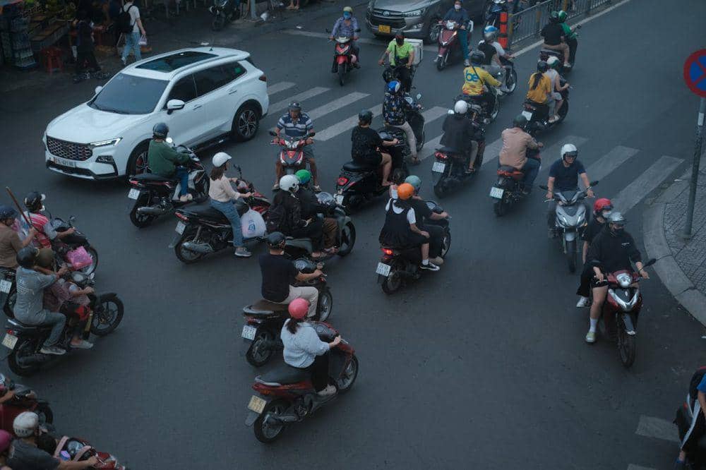 ilustrasi kondisi lalu lintas tidak teratur akibat pengemudi menerobos lampu merah (pexels.com/Pew Nguyen)