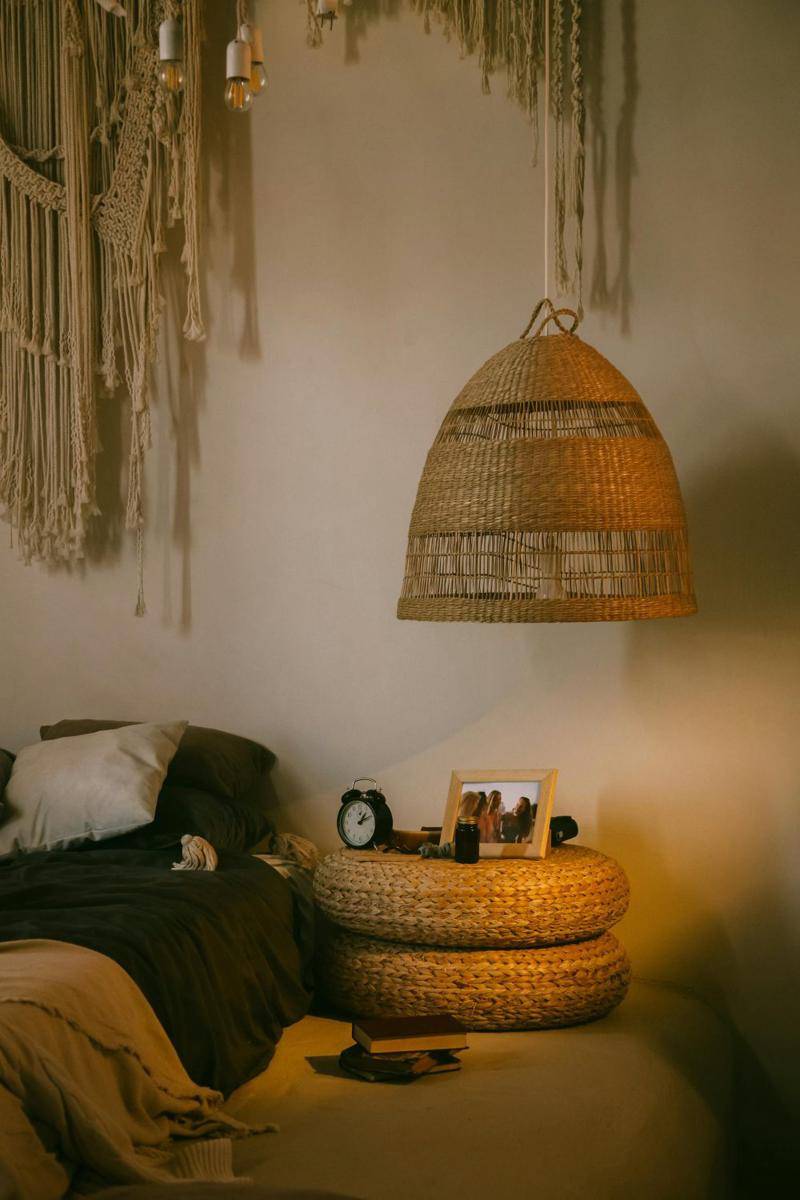 ilustrasi dekorasi macrame di kamar tidur (pexels.com/Ron Lach)