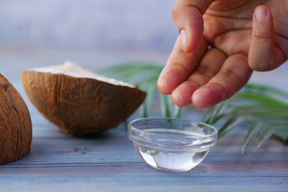 ilustrasi minyak kelapa (pexels.com/Towfiqu barbhuiya)
