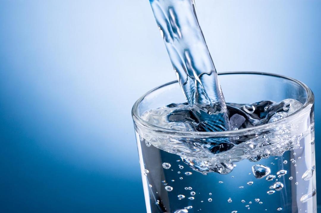 https://cdn.idntimes.com/content-images/post/20180119/pouringwater-f80bbdf8e9ff8a17896aa78884a05459.jpg