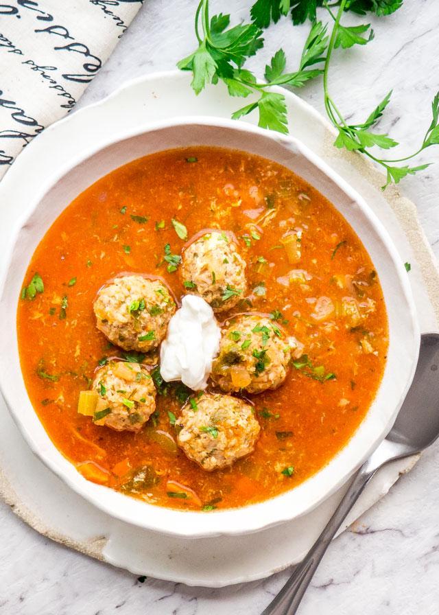 https://cdn.idntimes.com/content-images/post/20171130/romanian-meatball-soup-1-1-8776ca5280e4b136e4ebf845a00cb2a6.jpg