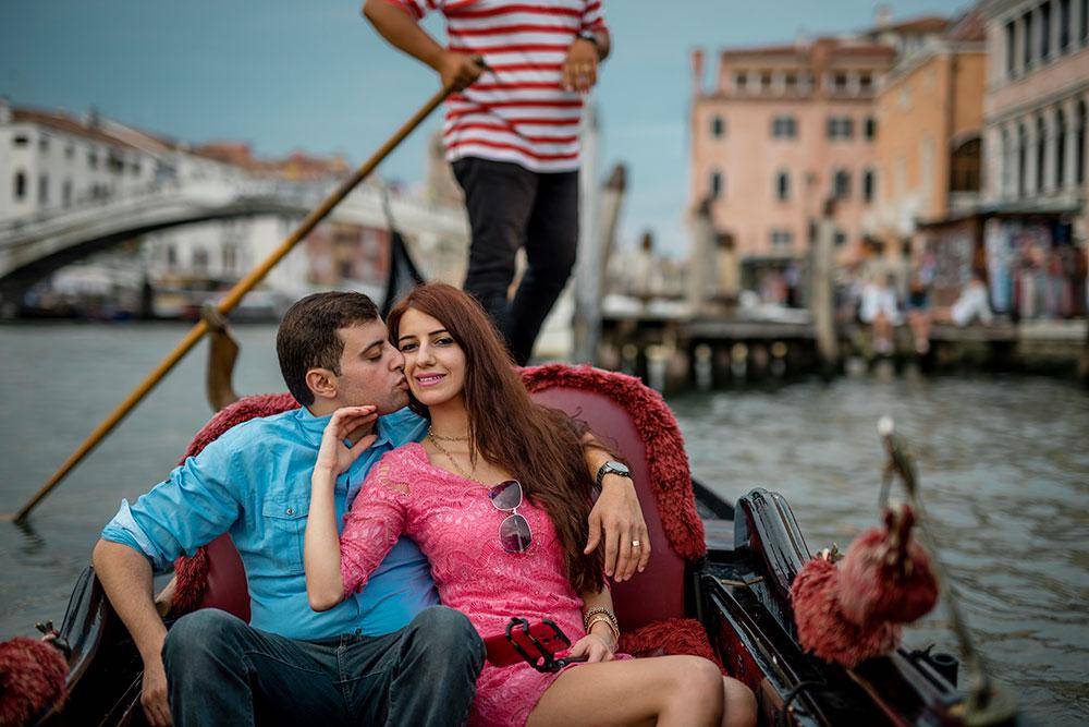 https://cdn.idntimes.com/content-images/post/20170916/romantic-photos-by-venice-photographer-jody-riva-for-tripshooter-6-9feea951d26b2bbd83fc5e007c169230.jpg
