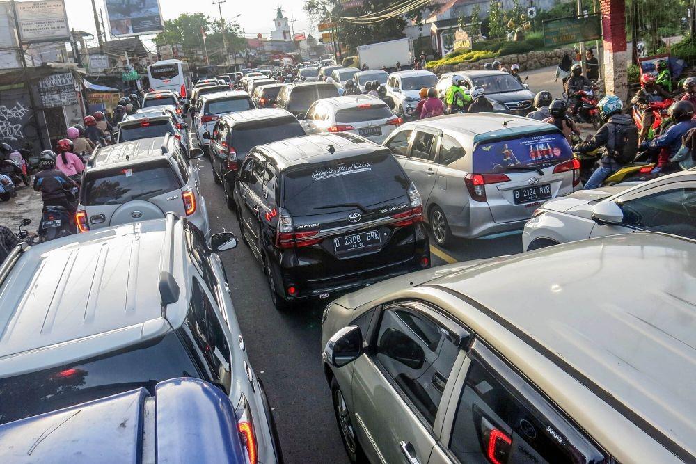 https://cdn.idntimes.com/content-images/post/20220507/rsz-1antarafoto-antrean-kendaraan-puncak-bogor-070522-ysw-1-fb08bb26bb5427a60637bb911a2e9e30.jpg