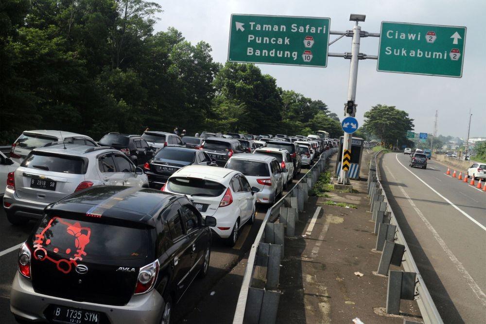 https://cdn.idntimes.com/content-images/post/20220507/rsz-1antarafoto-volume-kendaraan-memasuki-kawasan-wisata-puncak-bogor-060522-ysw-3-4238f90a01da034e3465cb0877b41984.jpg