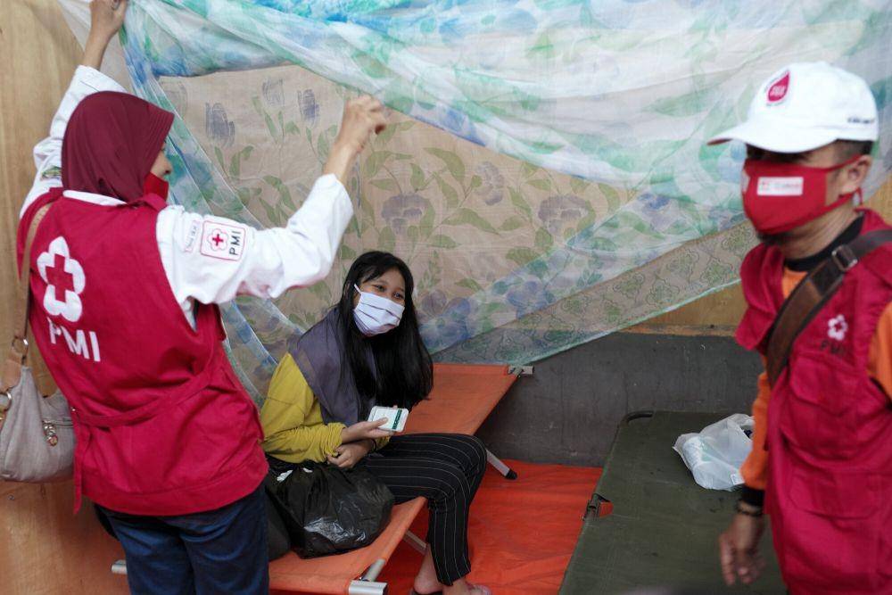 https://cdn.idntimes.com/content-images/post/20210513/rsz-antarafoto-konseling-pemudik-karantina-banyumas-110521-iz-4-9a724f95335f73dc7ad7b5e7d29e6a7b.jpg