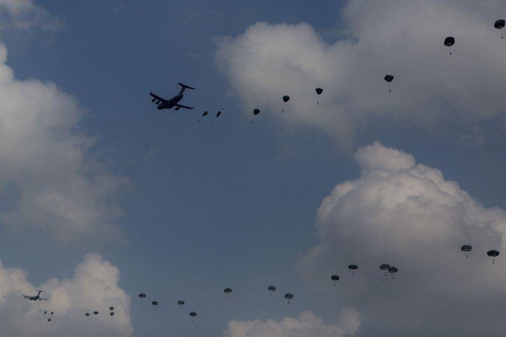 https://cdn.idntimes.com/content-images/post/20210805/rsz-antarafoto-latihan-terjun-garuda-airborne-04082021-lmo-8-520935dabc4385ac59dc63404ec2f5ee.jpg