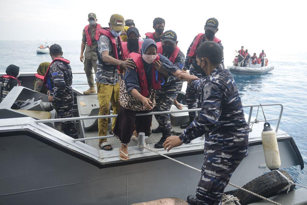 https://cdn.idntimes.com/content-images/post/20210726/rsz-antarafoto-operasi-serbuan-vaksin-masyarakat-kepulauan-seribu-230721-mrh-7-d4c04da1d1613810761ff2514e805c7e.jpg