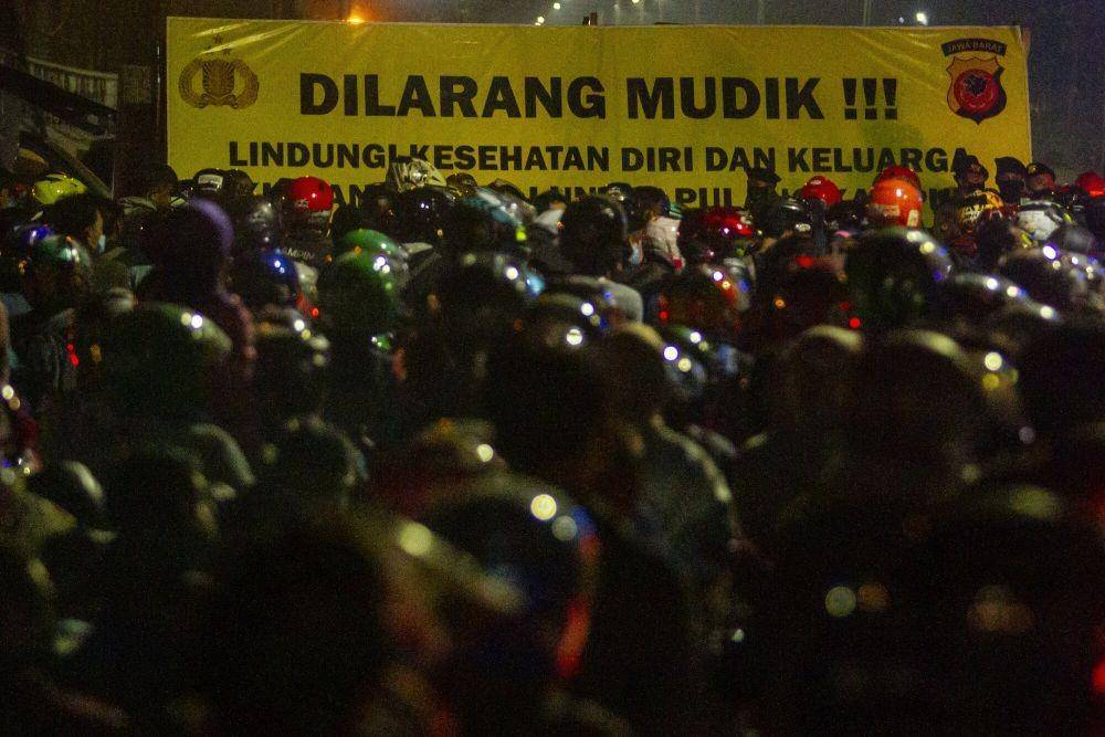 https://cdn.idntimes.com/content-images/post/20210513/rsz-antarafoto-pemudik-motor-terjebak-kemacetan-di-subang-110521-mic-3-86737c04d48ab8909a4311a85fd1acf9.jpg
