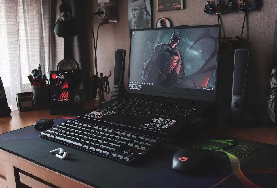 ilustrasi laptop gaming (unsplash.com/ Kasra Askari)