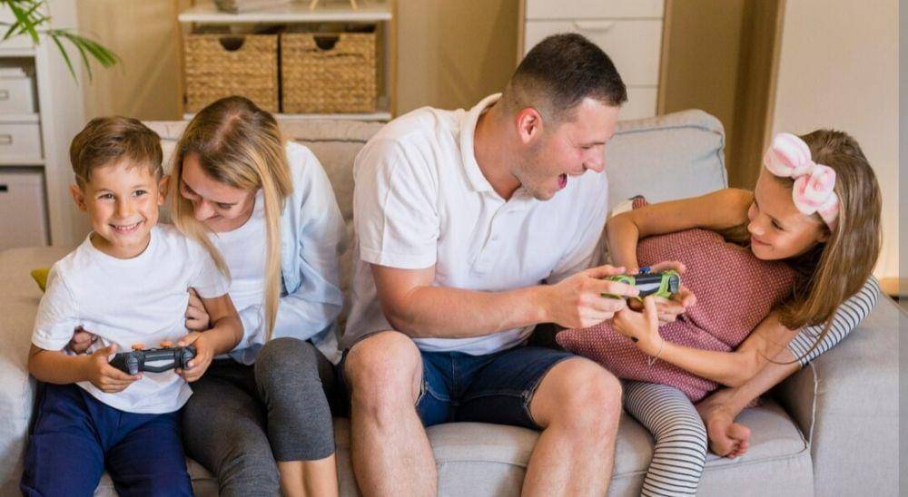 Main Game Bareng Keluarga (freepik.com/freepik)