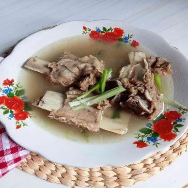 Resep Sop Tulang Sapi Bening, Makanan Berkuah Penghangat Badan