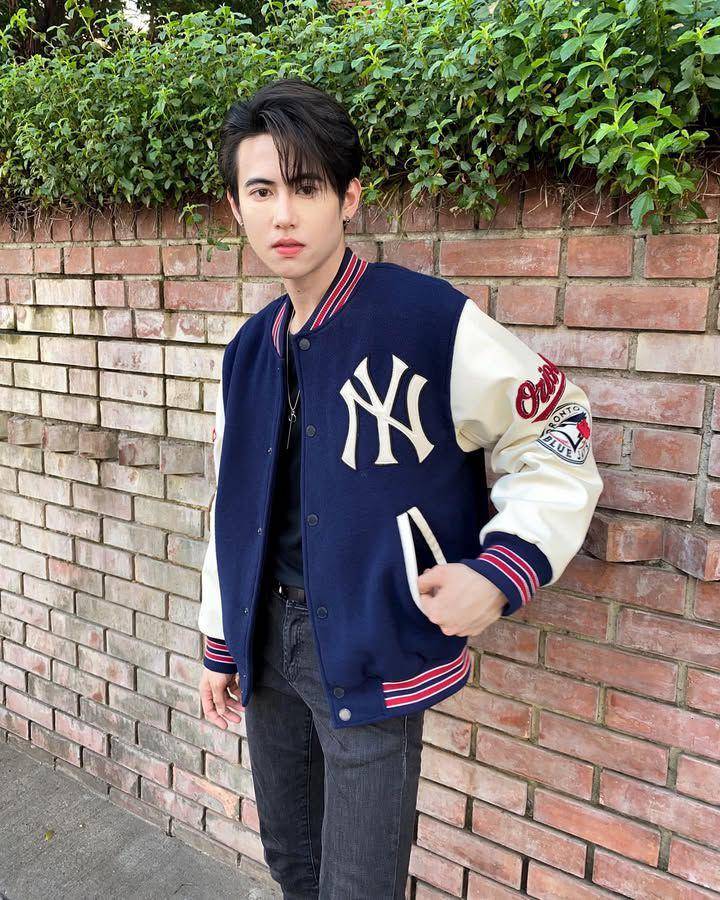 OOTD pakai jaket varsity ala Sood Yacht (instagram.com/s.yacht)