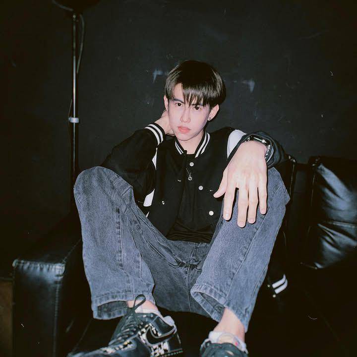 OOTD pakai jaket varsity ala Sood Yacht (instagram.com/s.yacht)