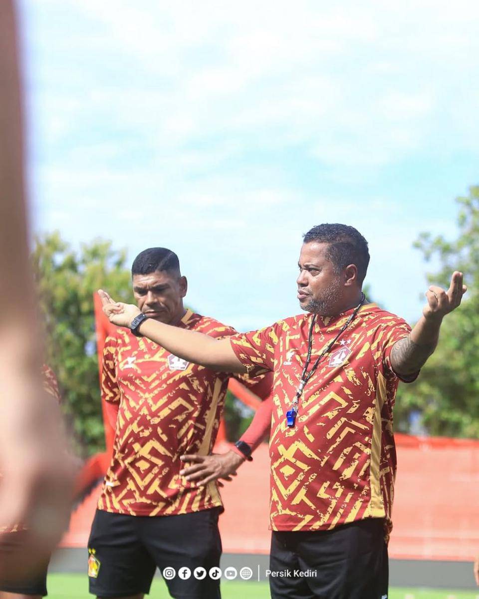 Divaldo Alves saat melatih Persik Kediri. IDN Times/ istimewa