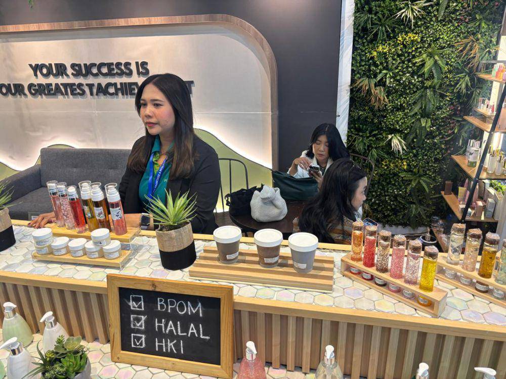 Booth Mash Moshem Indonesia dalam event IFBC, di Jogja Expo Center, Jumat (30/5/2025). (IDN Times/Herlambang Jati Kusumo)