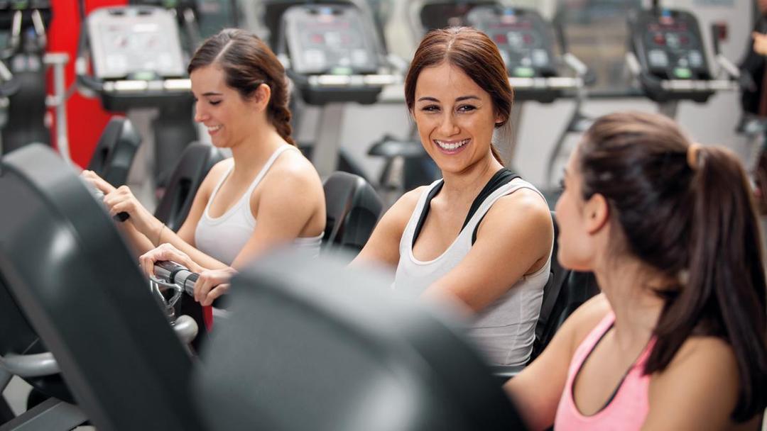 https://cdn.idntimes.com/content-images/post/20171129/woman-enjoying-gym-workout-dde3d9c8d8a56953241aebcc00666421.jpg