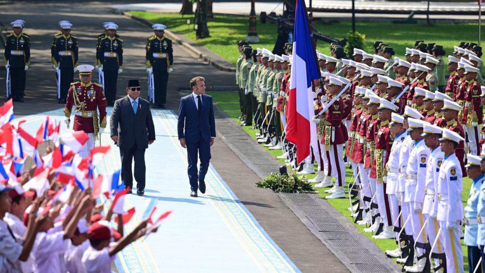 Presiden Prabowo Subianto sambut kedatangan Presiden Prancis Emmanuel Macron di Istana Negara, Jakarta (Sumber: BPMI Setpres/Muchlis Jr)