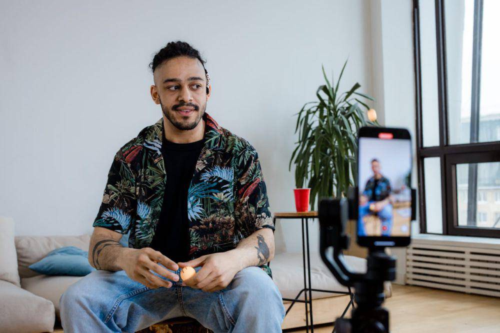 ilustrator pekerjaan content creator (pexels.com/Ron Lach)