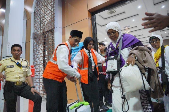 Jemaah haji kloter terakhir Embarkasi Surabaya. (Dok. PPIH Embarkasi Surabaya)