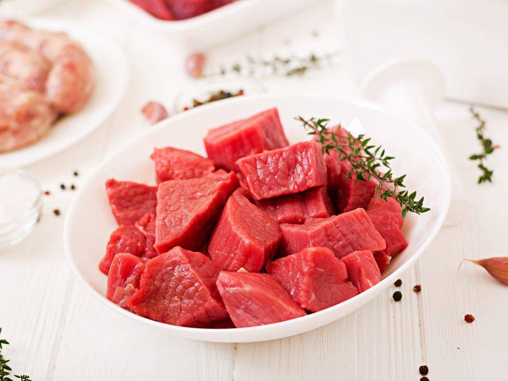 ilustrasi daging merah (freepik.com/timolina)