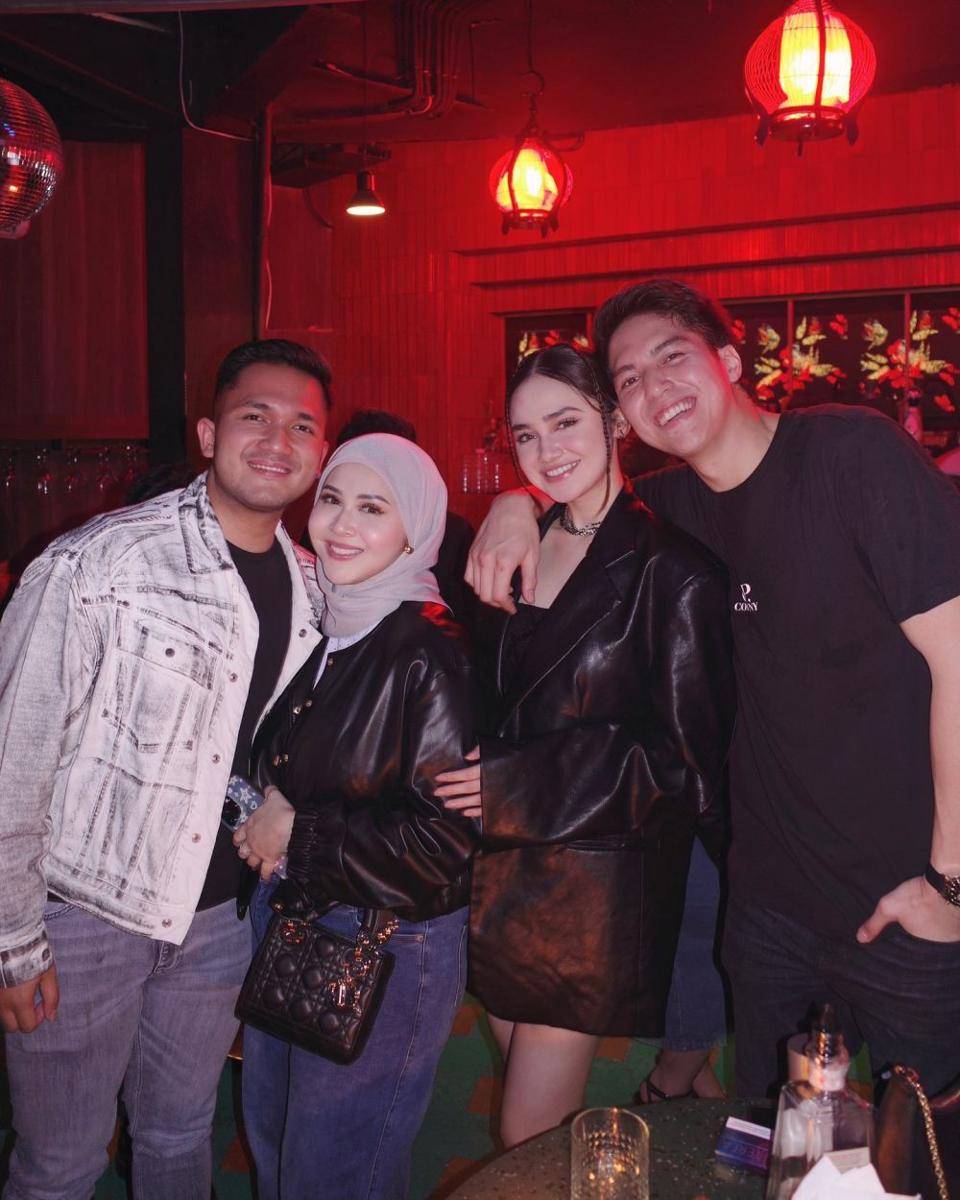 artis di ulang tahun El Rumi (Instagram.com/kesharatuliu05)