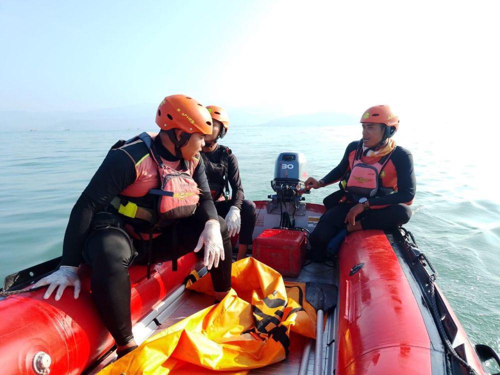 Bocah Ditemukan Tewas Usai Terseret Ombak di Pantai Rawakalong