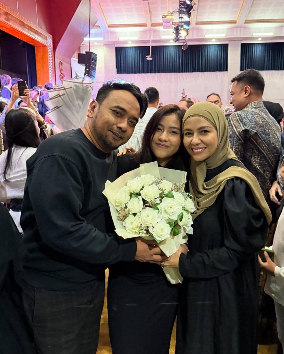 artis hadiri kelulusan sekolah anak (instagram.com/meisya__siregar)