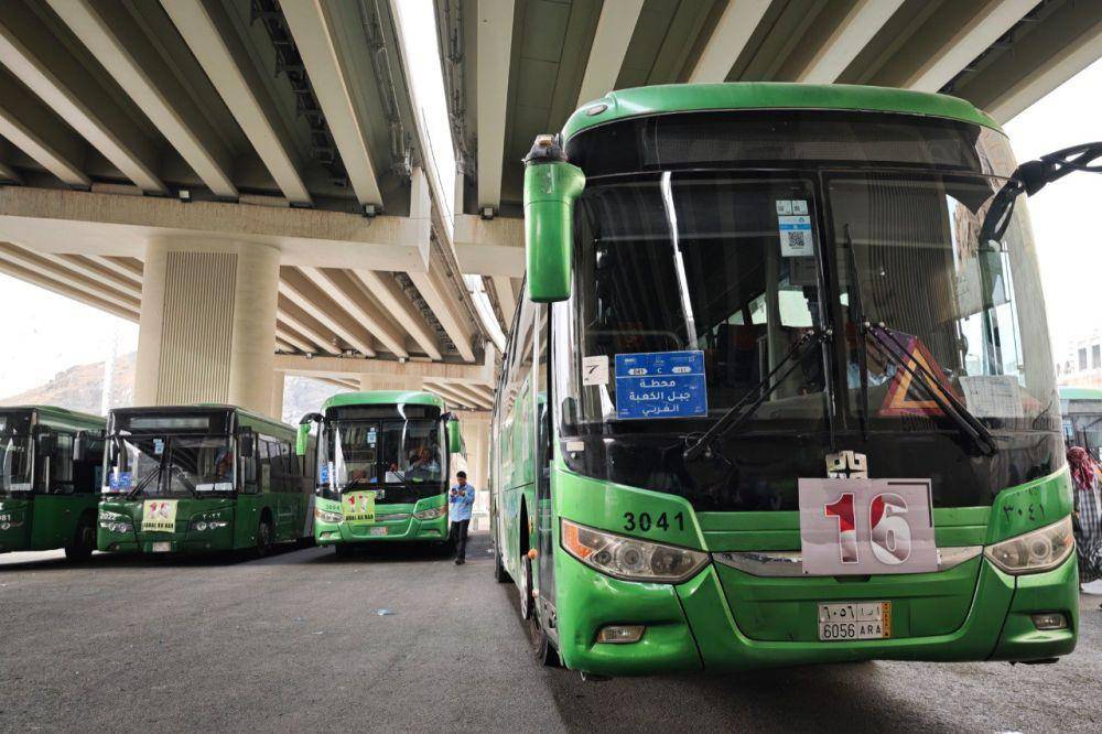 Timwas DPR Kecewa Jemaah Haji Diangkut dengan Bus Sekolah ke Arafah