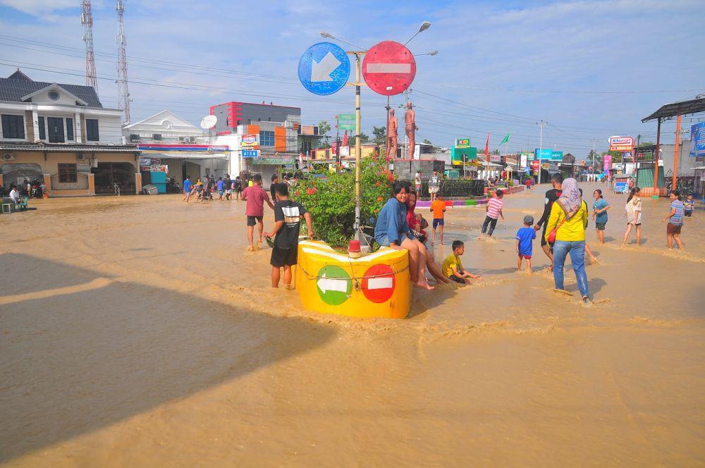 https://cdn.idntimes.com/content-images/post/20240206/antarafoto-banjir-di-grobogan-060224-yn-8-e50420c0ea0888bcd456134ac0fd515c.jpg