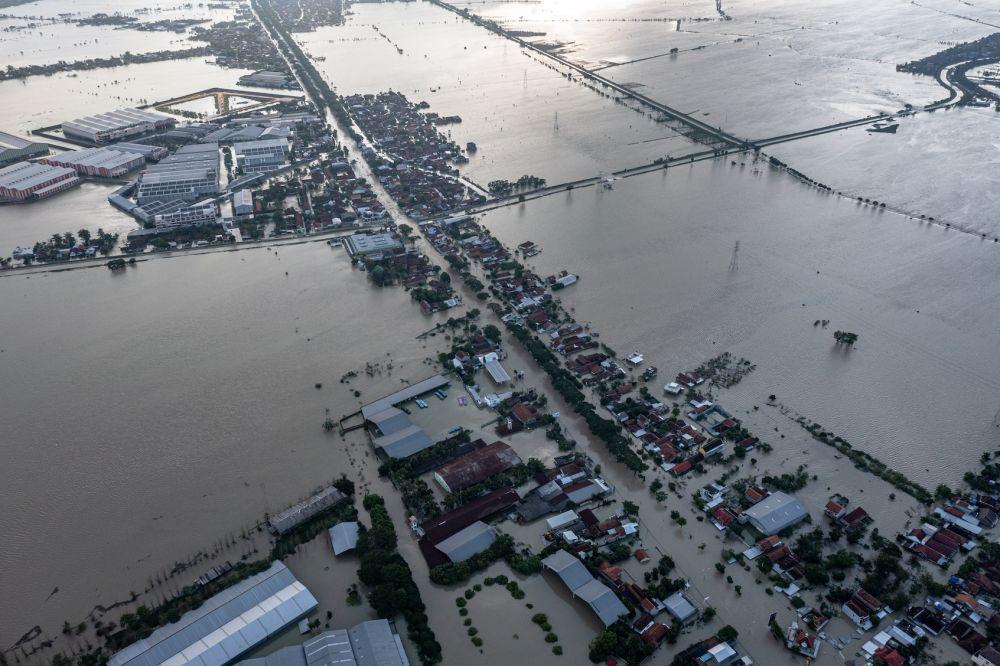 https://cdn.idntimes.com/content-images/post/20240319/antarafoto-dampak-banjir-di-demak-180324-ast-5-d861468a35b004e3fa2c81a4e5c64e5a.jpg