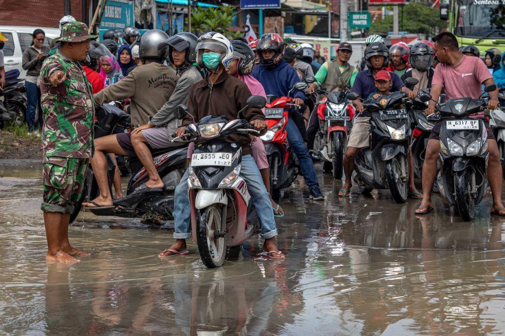 https://cdn.idntimes.com/content-images/post/20240206/antarafoto-jalan-utama-semarang-purwodadi-lumpuh-karena-banjir-060224-ast-11-4a94c8a5ca5760d06737fe244ea2a92a.jpg