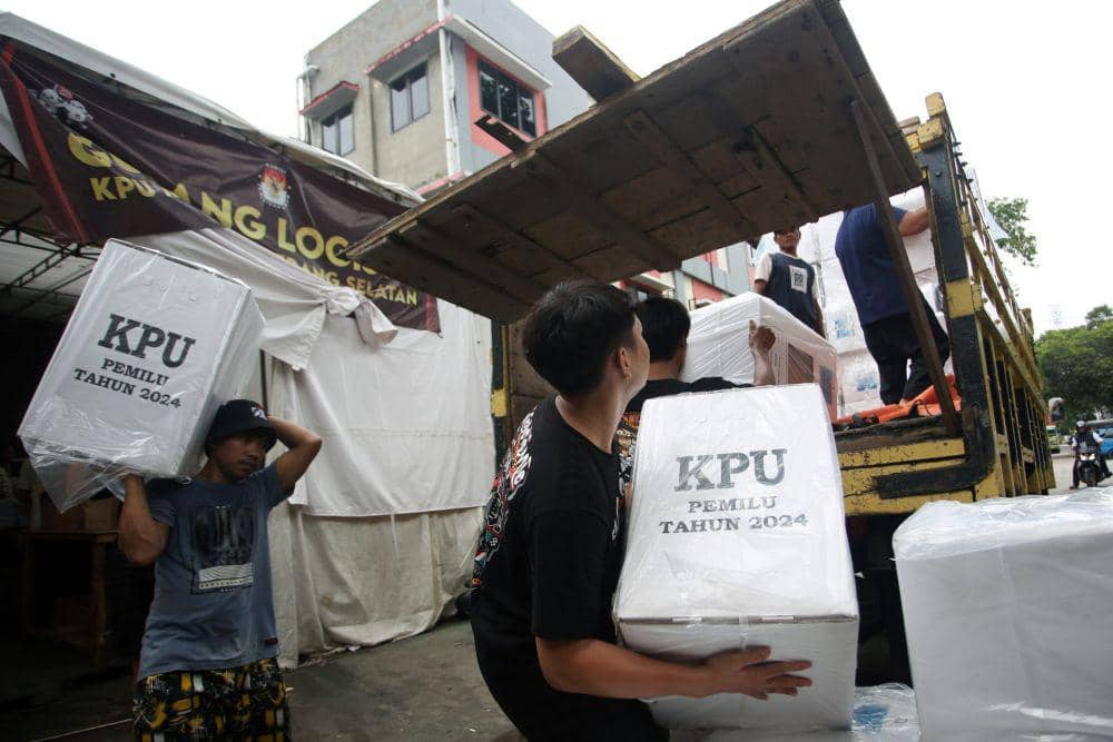 https://cdn.idntimes.com/content-images/post/20240213/antarafoto-logistik-pemilu-mulai-didistribusikan-31012024-bal-3-29881924cd425dd4b1e80b8073d4e99f.jpg