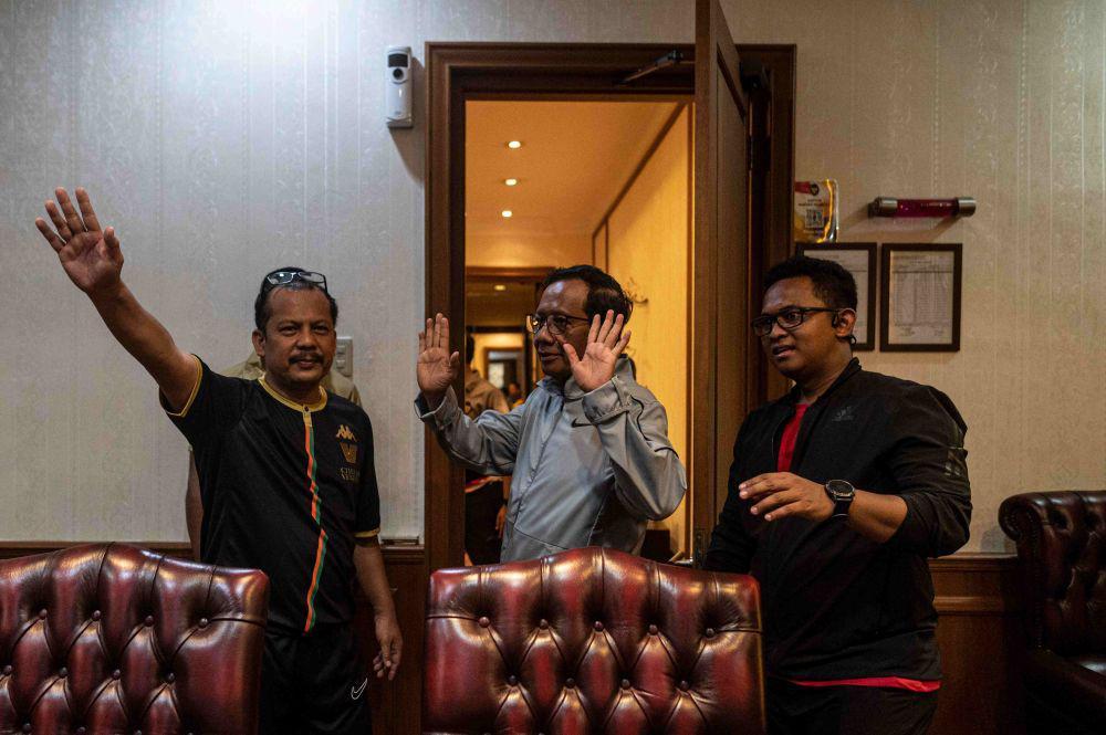 https://cdn.idntimes.com/content-images/post/20240202/antarafoto-mahfud-kemasi-barang-pribadi-020224-aaa-6-11zon-48976f12225bdf3a098a62eb635bd3c7.jpg