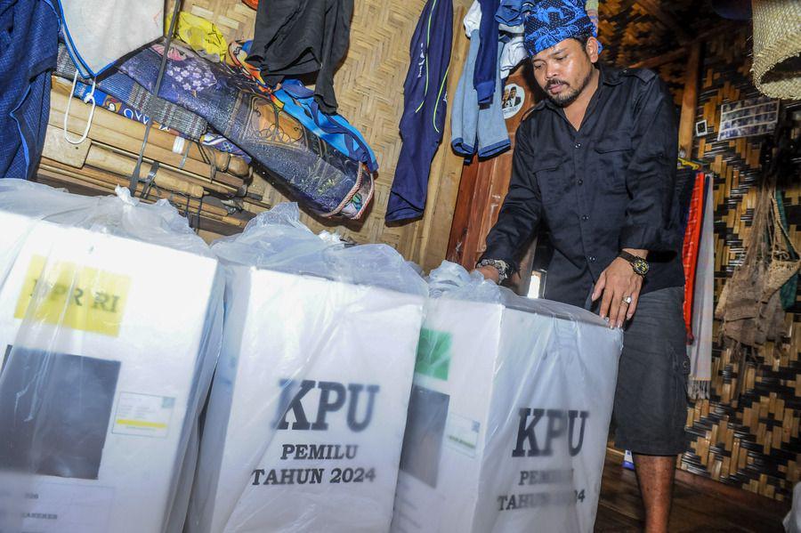https://cdn.idntimes.com/content-images/post/20240213/antarafoto-pengiriman-logistik-pemilu-2024-di-pedalaman-badui-130224-bk-9-1-718ad39c750e5ccaecede5ee4f83e8a6.jpg