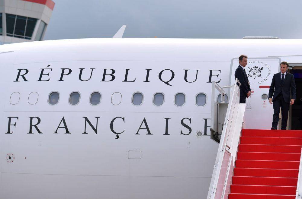 https://cdn.idntimes.com/content-images/post/20221114/antarafoto-presiden-prancis-tiba-di-bali-141122-fik-2-81d6ac6796af9397a9cc0013fb54bf5a.jpg